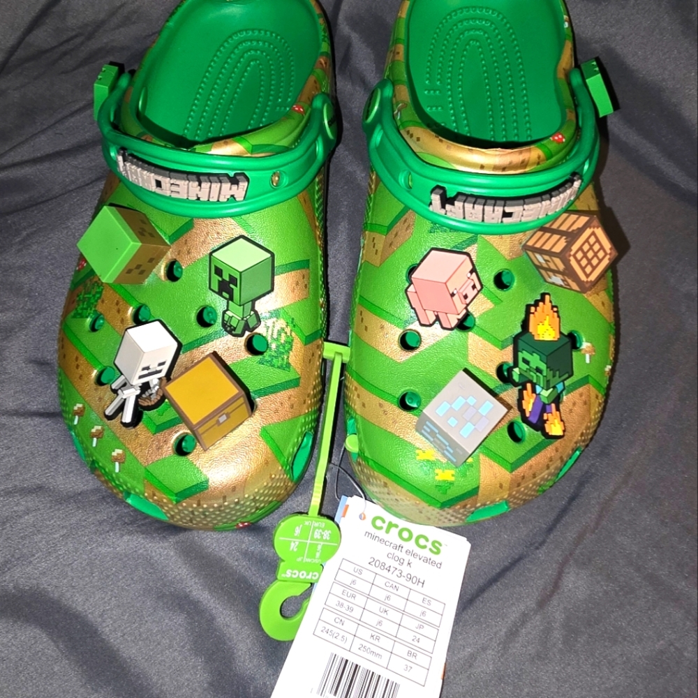 Minecraft x CROCS jr 6 NWT one bend